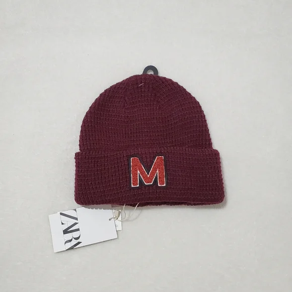 ❌️SOLD❌️KIDS/ INITIAL KNIT HAT BURGUNDY SIZE 6-9 YEARS - Picture 5 of 6